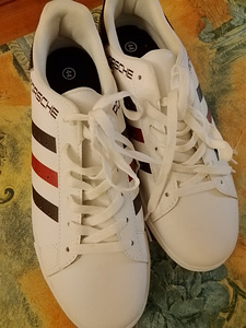 Porsche lenkkarit valkoiset raita kuvioilla ja logo (3 valokuva sivusta 7)