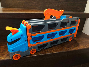 HOT WHEELS kiirtee megatreiler, GVG37 (1 foto / 2)
