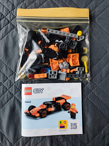 60442 LEGO City F1 гонщик на гоночной машине McLaren (2 фото из 2)
