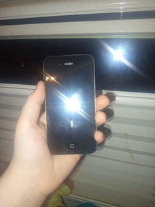 iPhone 4 16 ГБ (2 фото из 2)