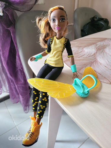 Nukk DC Super Hero Girls, Bumble Bee
