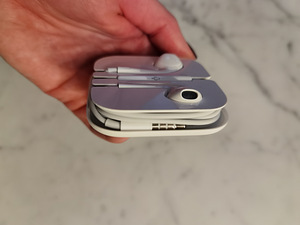 Новые оригинальные наушники Apple (2 фото из 2)