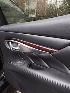 INFINITI Q70 (9 foto / 12)