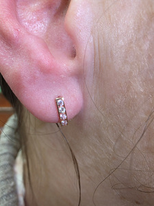 Золотые серьги с 'английским' замком #1200001(Au-R)_CZ+CZ-PI (1 фото из 4)