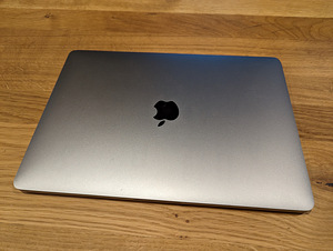 MacBook Pro 2019 13" 4xUSB-C - Core i5 2.4GHz / 16GB / 256GB (3 foto / 6)
