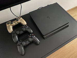 Playstation 4 (PS4) Slim 1TB + 3 pulti (1 foto / 1)