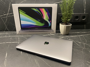 Macbook Pro M2 13.3 8GB 256 GB (1 foto / 3)