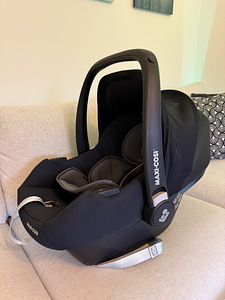 Maxi-Cosi Tinca + FamilyFix2 ISOFIX комплект + обувь (5 фото из 8)