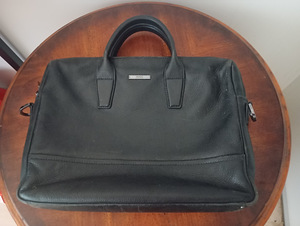 Hugo Boss päris nahast kott (1 foto / 2)