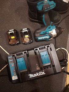 Новый 1600Nm 18V ударный гайковерт Makita DTW1002 Z с 2x3.0A (1 фото из 7)
