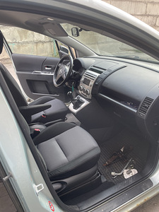 Mazda 5 (7 foto / 15)