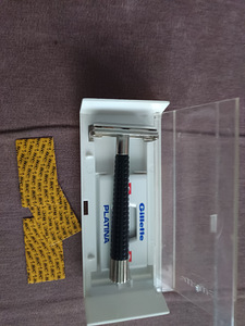 Gillette raseerija + 3 uut tera (2 foto / 3)