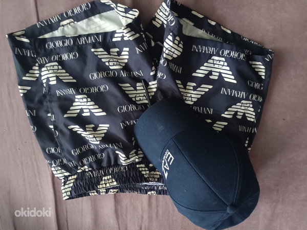 Armani lühikesed püksid (suurus S) ja Armani nokamüts