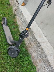 Электросамокат Xiaomi Mi Electric Scooter Essential (3 фото из 3)
