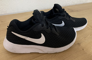 Кроссовки NIKE p.30 (2 фото из 3)