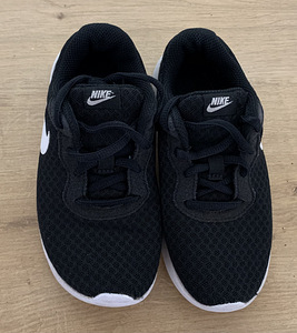 Кроссовки NIKE s.30 (2 фото из 2)