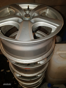 15 tolli valuvelgi ... seisis vw passat b5 (5 foto / 5)