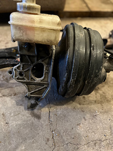 BMW E30 V8-le modifitseeritud piduri vaakumvõimendi (4 foto / 4)