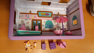 Игрушечный дом-кафе (2 фото из 2)