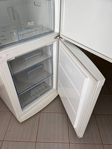 Холодильник Electrolux (3 фото из 3)