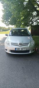 Toyota Auris 1.6 97kw бензин 2011 (3 фото из 14)