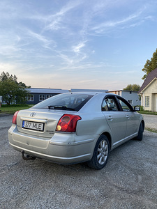 Toyota avensis (2 foto / 5)