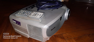 Projektor Canon LV-7265 (3 foto / 3)