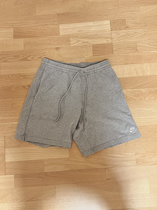 Nike шорты (1 фото из 2)