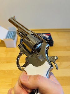 UUS UMAREX SMITH & WESSON 629 6,5 CO2 Revolver (10 foto / 10)