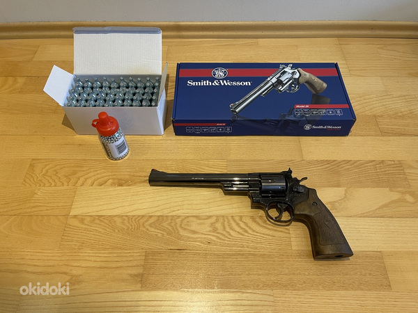 UUS UMAREX SMITH & WESSON M29 8 3/8" 4,5mm CO2 revolver kit