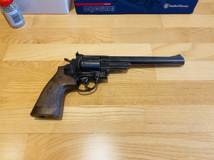 UUS UMAREX SMITH & WESSON M29 8 3/8" 4,5mm CO2 revolver kit (3 foto / 10)