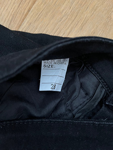 Poiste mustad slim fit teksad, s 28 (4 foto / 4)