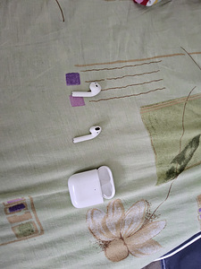 Airpods (2 foto / 2)