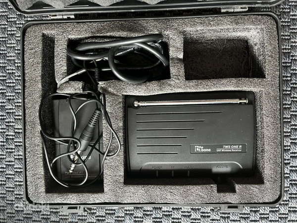 TWS ONE A Guitar uhf wireless system