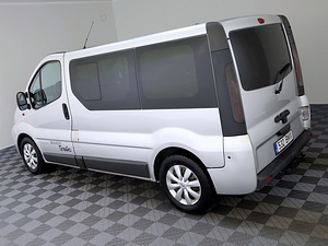 Renault Trafic Passenger 2.5 dCi 99kW (4 foto / 8)
