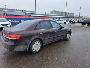 Hyundai Sonata Comfort ATM 2.4 119kW (3 foto / 7)