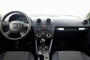 Audi A3 Sportback Comfortline ATM 1.6 75kW (5 foto / 7)