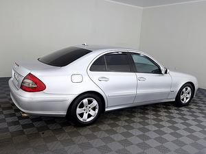 Mercedes-Benz E 220 Avantgarde Facelift ATM 2.1 CDI 125kW (3 foto / 9)