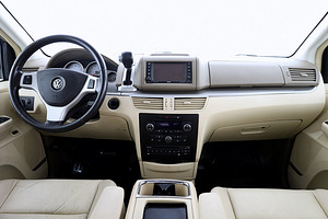 Volkswagen Routan Highline ATM 4.0 189kW (5 foto / 8)