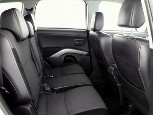 Mitsubishi Outlander Luxury Facelift ATM 2.2 Di-D 115kW (7 foto / 9)