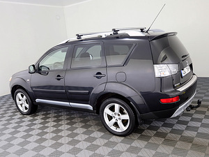Mitsubishi Outlander Luxury 4x4 2.0 DI-D 103kW (4 foto / 7)