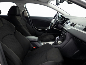 Citroen C5 Elegance Facelift ATM 1.6 115kW (6 foto / 9)