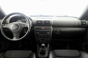 Audi A3 Sportback S-Line 1.9 TDI 96kW (5 foto / 8)