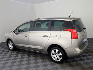 Peugeot 5008 Elegance Facelift 1.6 115kW (4 foto / 7)