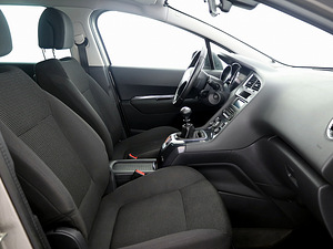Peugeot 5008 Elegance Facelift 1.6 115kW (6 foto / 7)