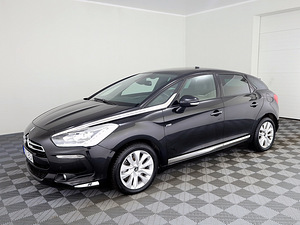Citroen DS5 Exclusive Hybrid 4x4 ATM 2.0 HDi 120kW (2 foto / 9)