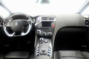 Citroen DS5 Exclusive Hybrid 4x4 ATM 2.0 HDi 120kW (5 foto / 9)