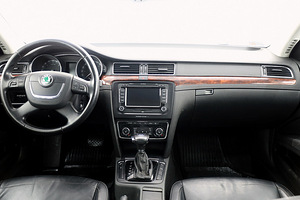 Skoda Superb Highline ATM 2.0 TDI 103kW (5 foto / 8)