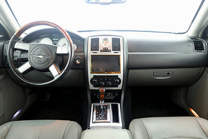 Chrysler 300 C Limited ATM 3.0 CRD 160kW (5 foto / 7)