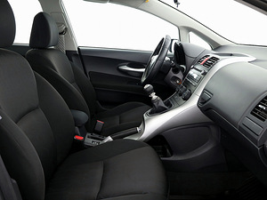 Toyota Auris Linea Sol Facelift 1.6 97kW (6 foto / 8)